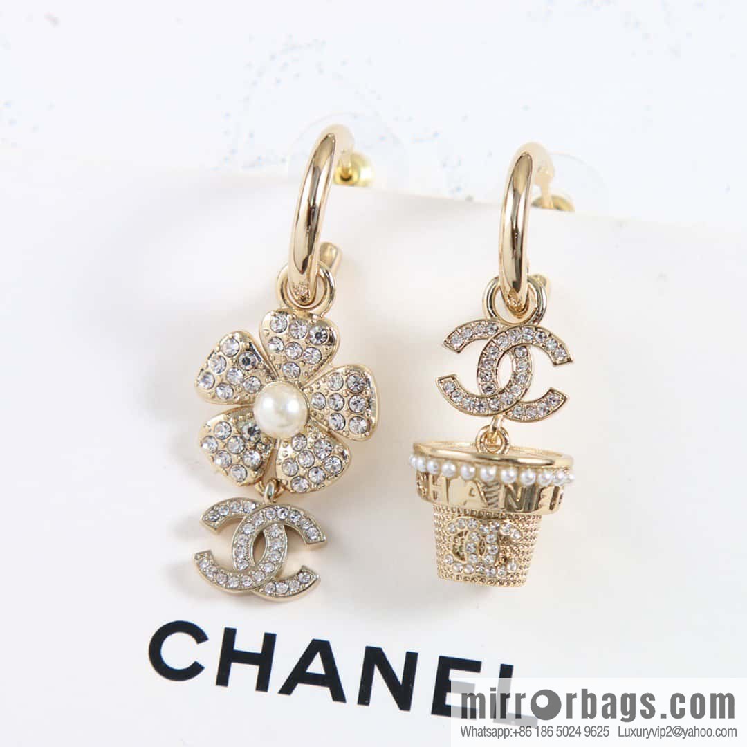 ☀️New ☑️ chanel c3 asymmetrical full diamond double c flower pearl stud earrings ☀️