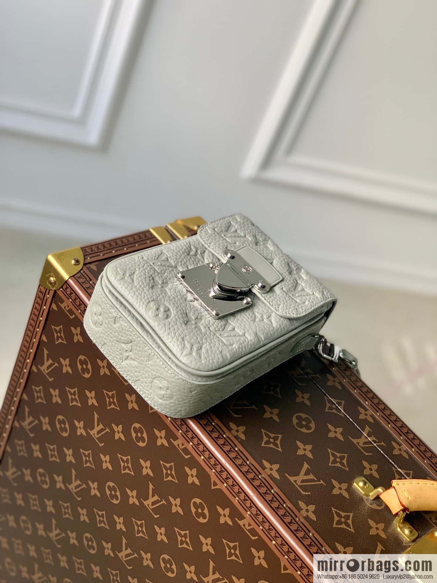 M82568 new S-LOCK VERTICAL mini handbag