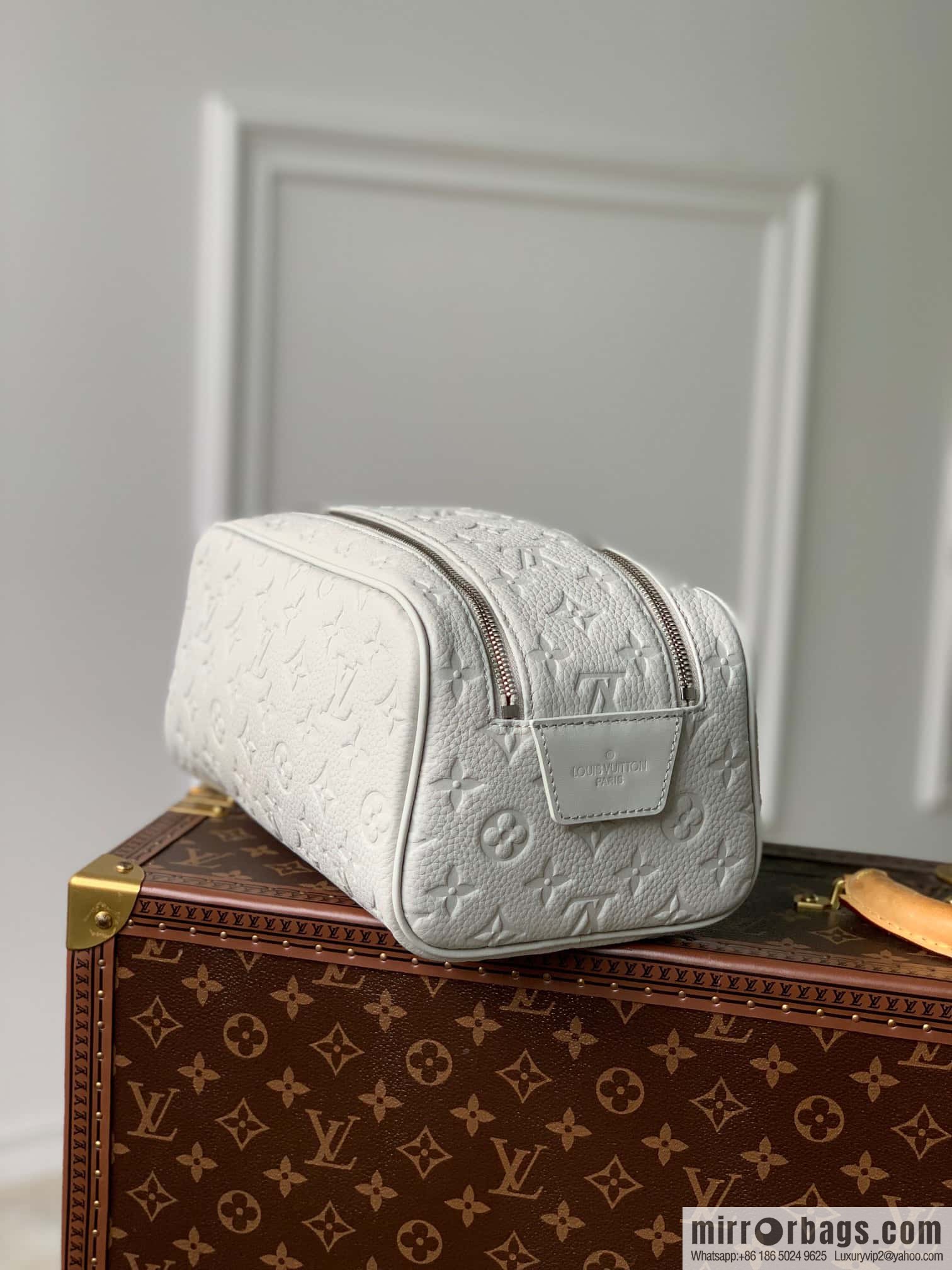 M82576 Gray and white, this Dopp Kit toilet bag.
