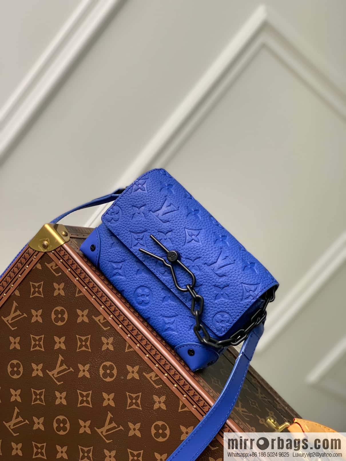 M82571 Steamer mini handbag