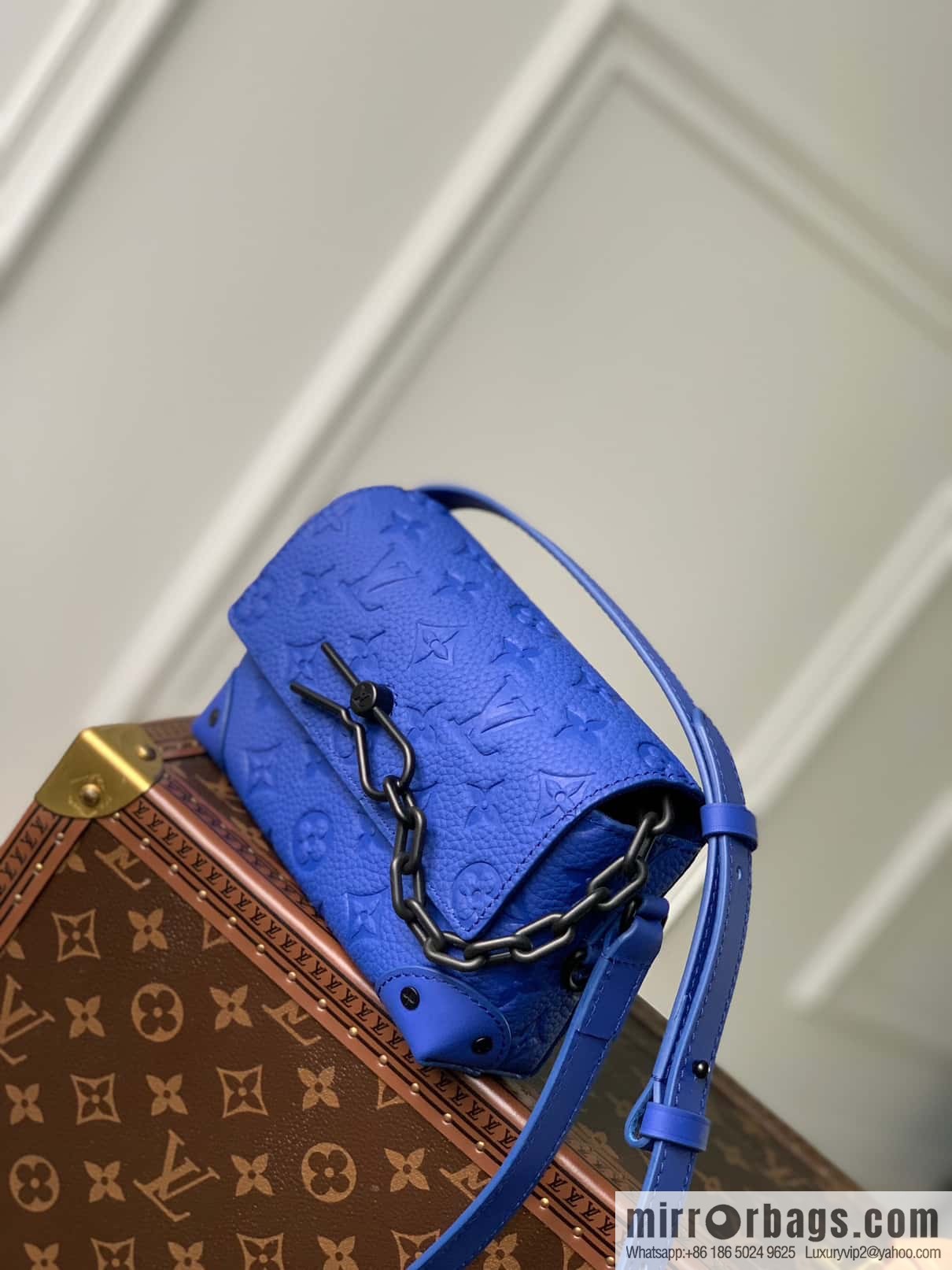M82571 Steamer mini handbag