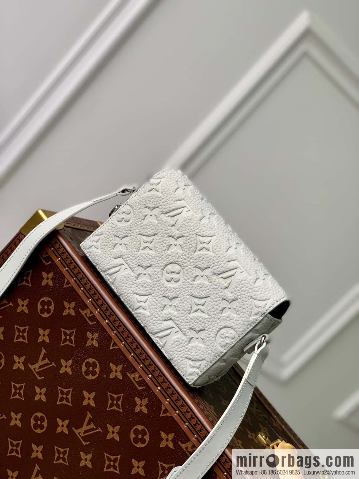 M82571 Steamer mini handbag
