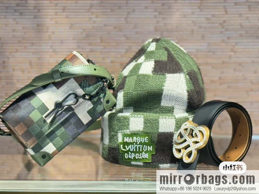 [Boutique‑grade] M83172 camouflage plaid mailman bag series, the new Steamer series mailman bag M81783 is the New Classics series