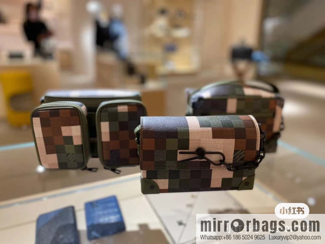 [Boutique‑grade] M83172 camouflage plaid mailman bag series, the new Steamer series mailman bag M81783 is the New Classics series