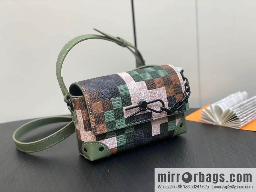 [Boutique‑grade] M83172 camouflage plaid mailman bag series, the new Steamer series mailman bag M81783 is the New Classics series