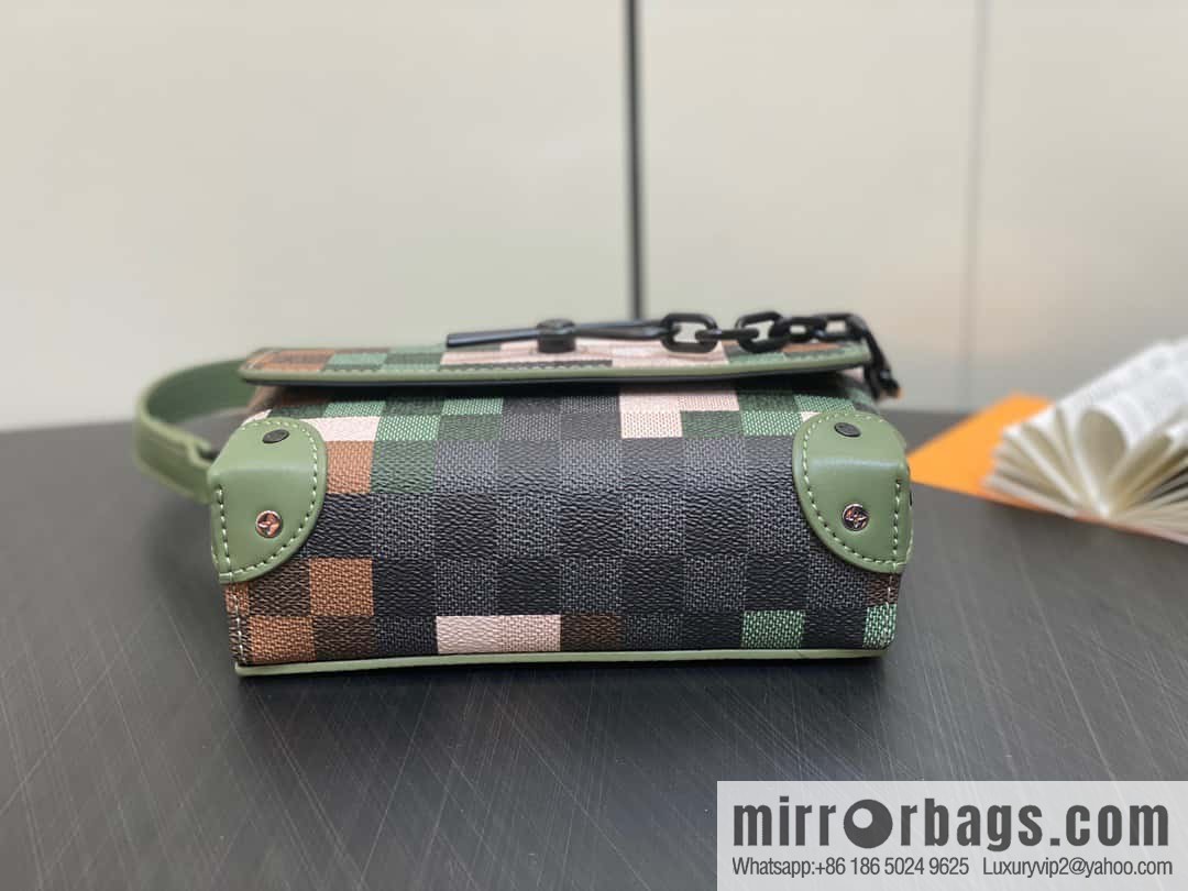 [Boutique‑grade] M83172 camouflage plaid mailman bag series, the new Steamer series mailman bag M81783 is the New Classics series