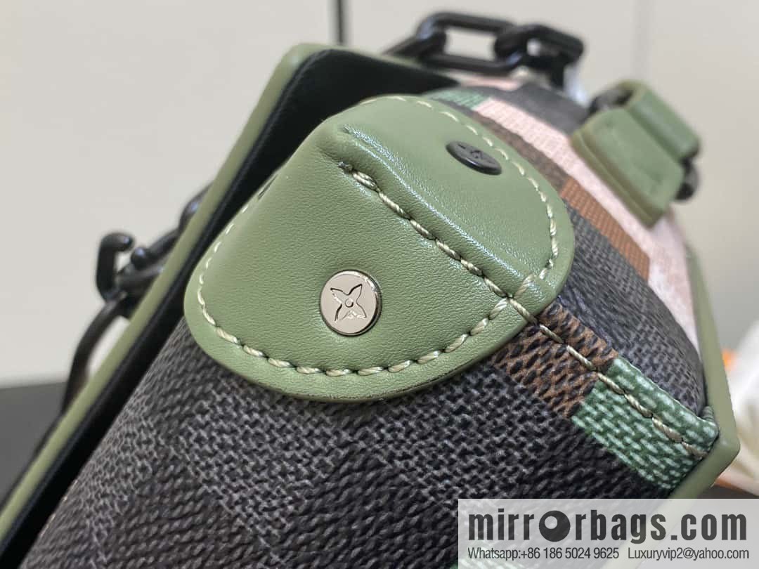 [Boutique‑grade] M83172 camouflage plaid mailman bag series, the new Steamer series mailman bag M81783 is the New Classics series