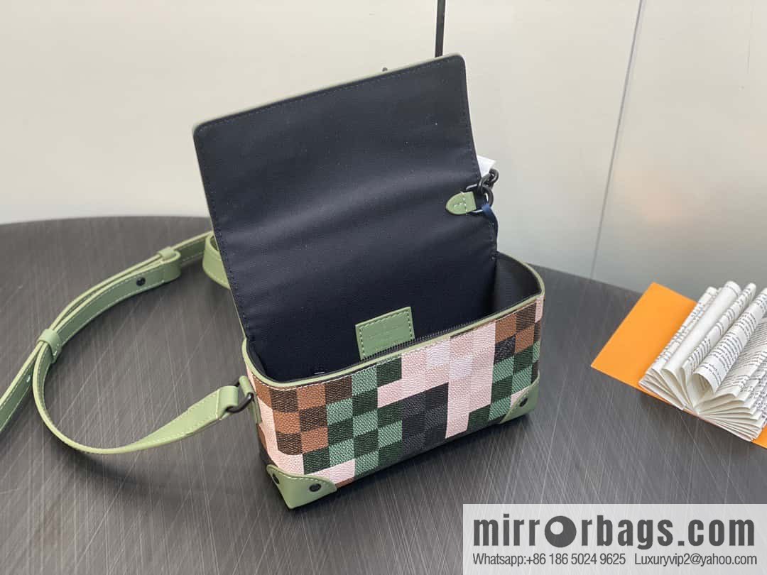 [Boutique‑grade] M83172 camouflage plaid mailman bag series, the new Steamer series mailman bag M81783 is the New Classics series