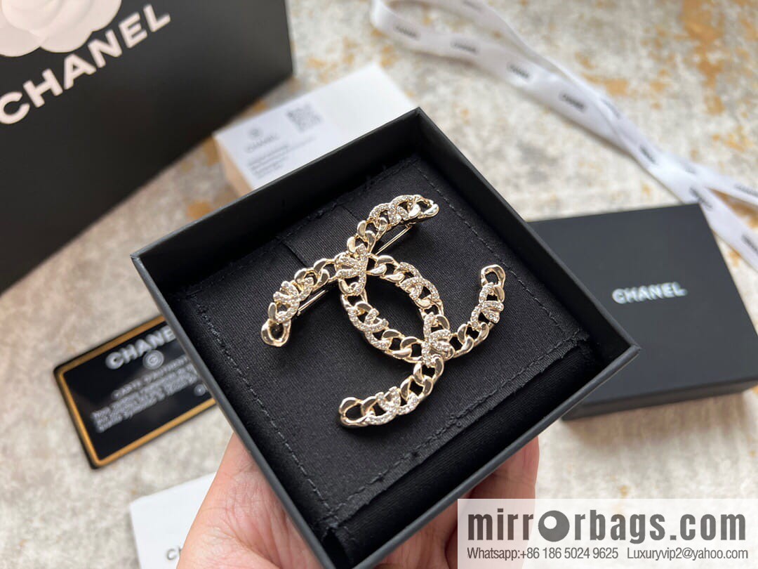 New Chanel double c cut-out full diamond brooch