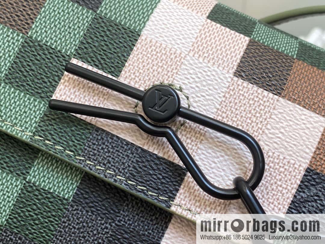 [Boutique‑grade] M83172 camouflage plaid mailman bag series, the new Steamer series mailman bag M81783 is the New Classics series