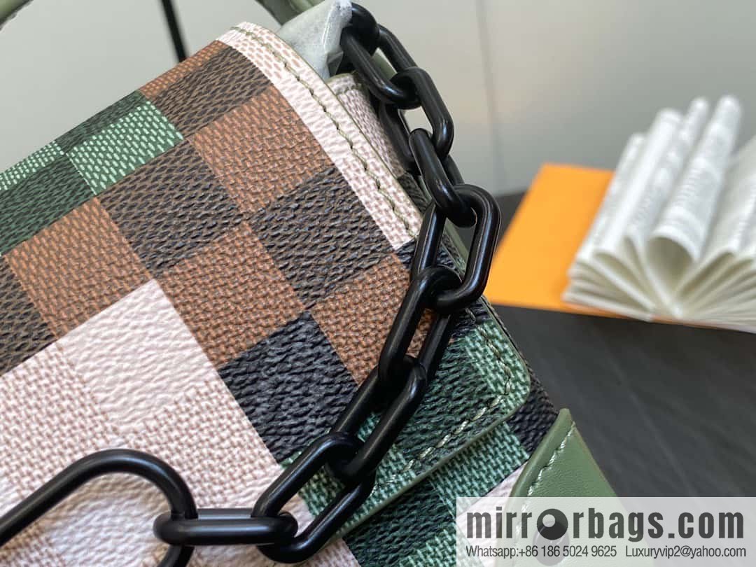 [Boutique‑grade] M83172 camouflage plaid mailman bag series, the new Steamer series mailman bag M81783 is the New Classics series