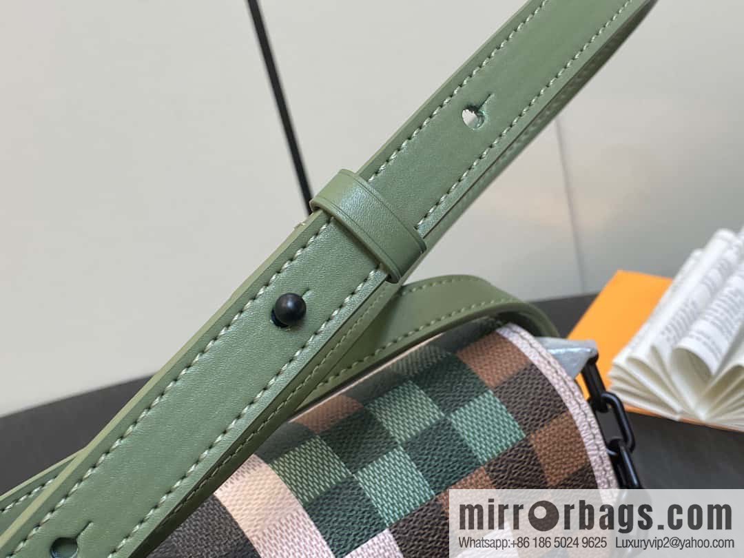 [Boutique‑grade] M83172 camouflage plaid mailman bag series, the new Steamer series mailman bag M81783 is the New Classics series