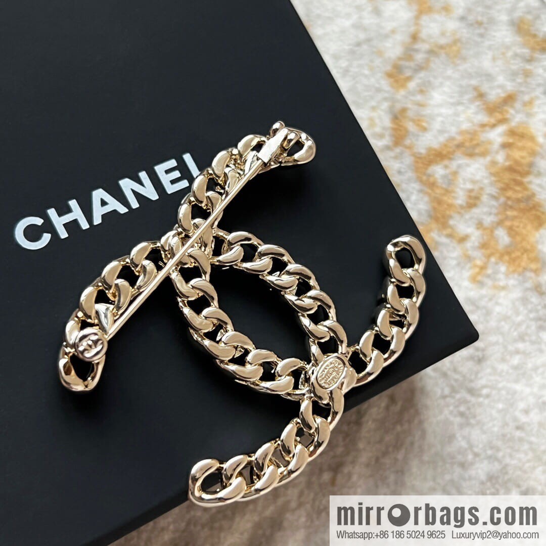 New Chanel double c cut-out full diamond brooch