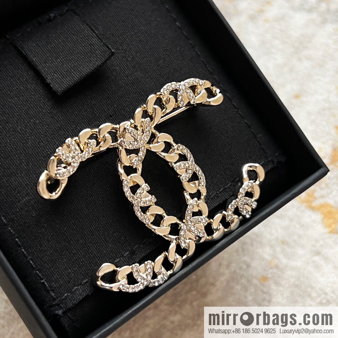 New Chanel double c cut-out full diamond brooch