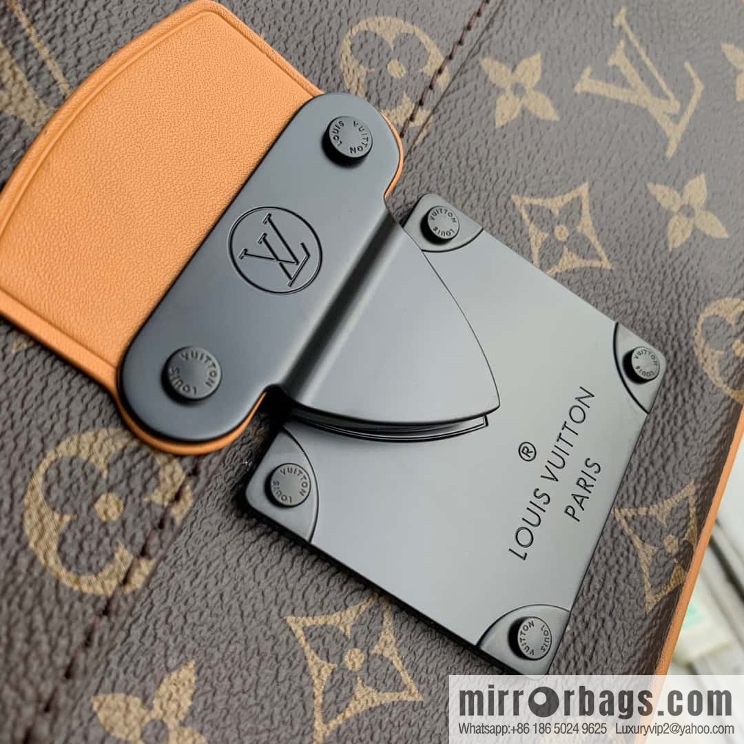 M46688 monogram yellow leather, men's bag messenger bag series, this S Lock messenger bag.