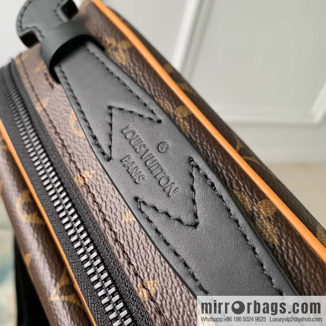 M46688 monogram yellow leather, men's bag messenger bag series, this S Lock messenger bag.