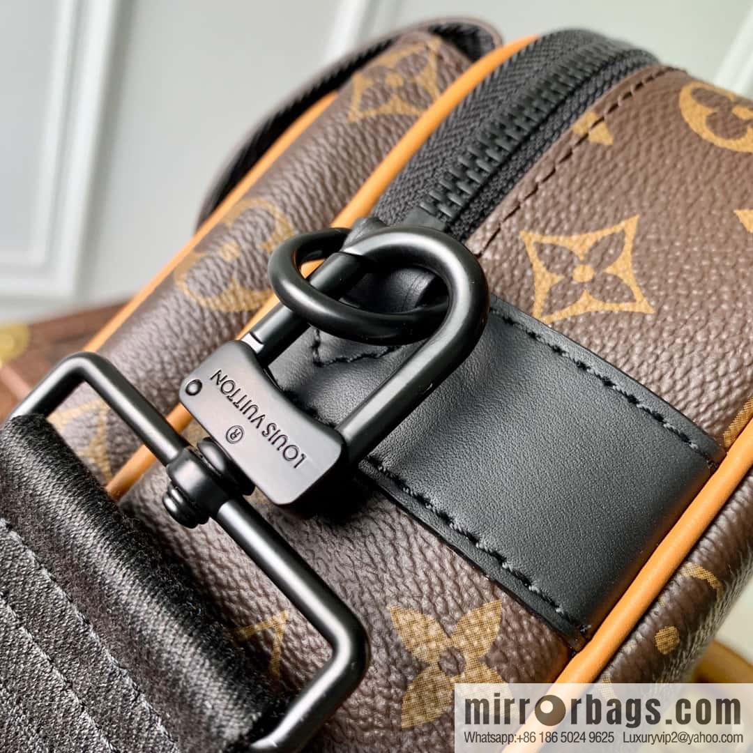 M46688 monogram yellow leather, men's bag messenger bag series, this S Lock messenger bag.