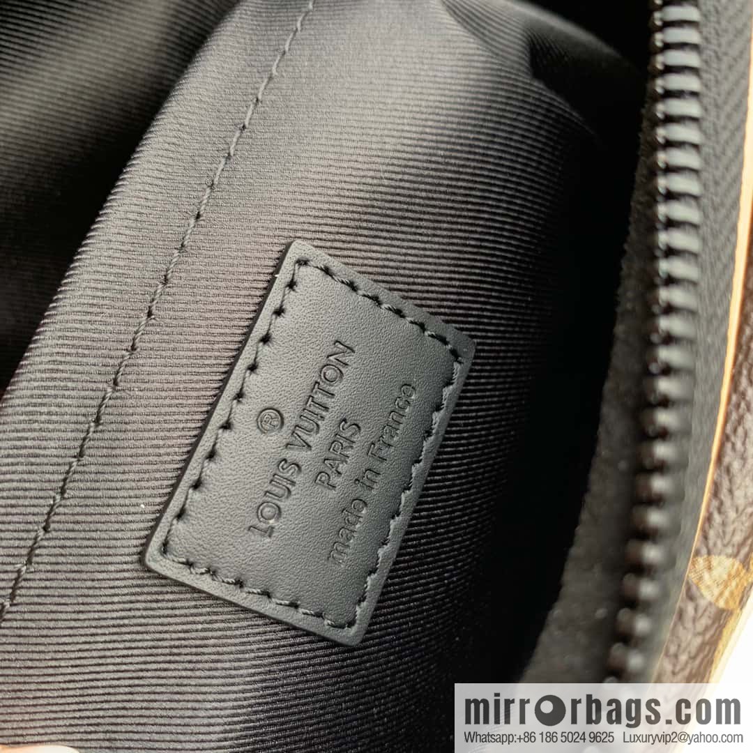 M46688 monogram yellow leather, men's bag messenger bag series, this S Lock messenger bag.