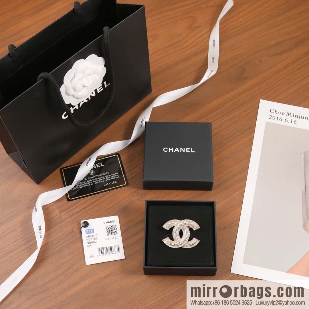 ☀️New ☑️ Chanel Double C with Diamond Letter Brooch ☀️