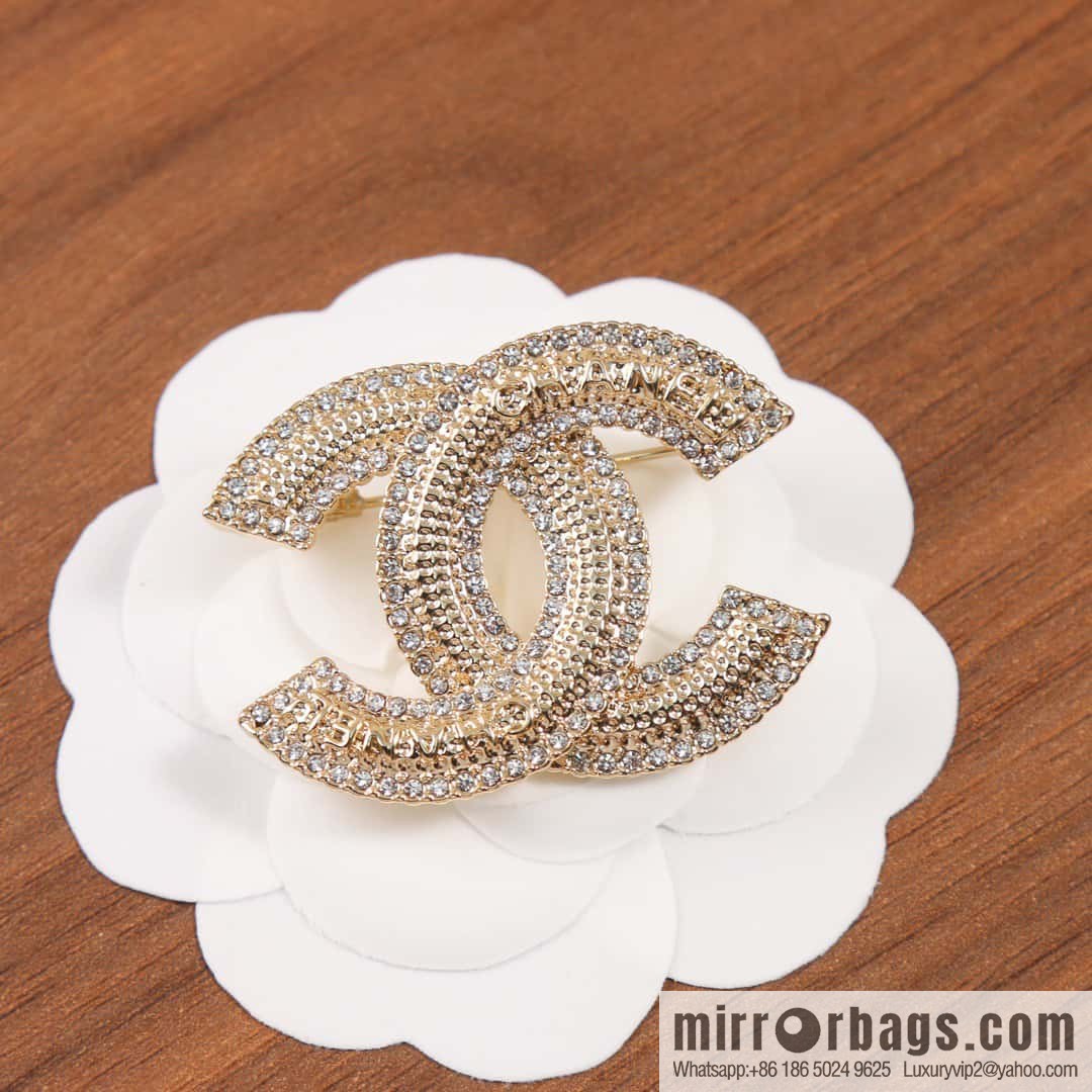 ☀️New ☑️ Chanel Double C with Diamond Letter Brooch ☀️