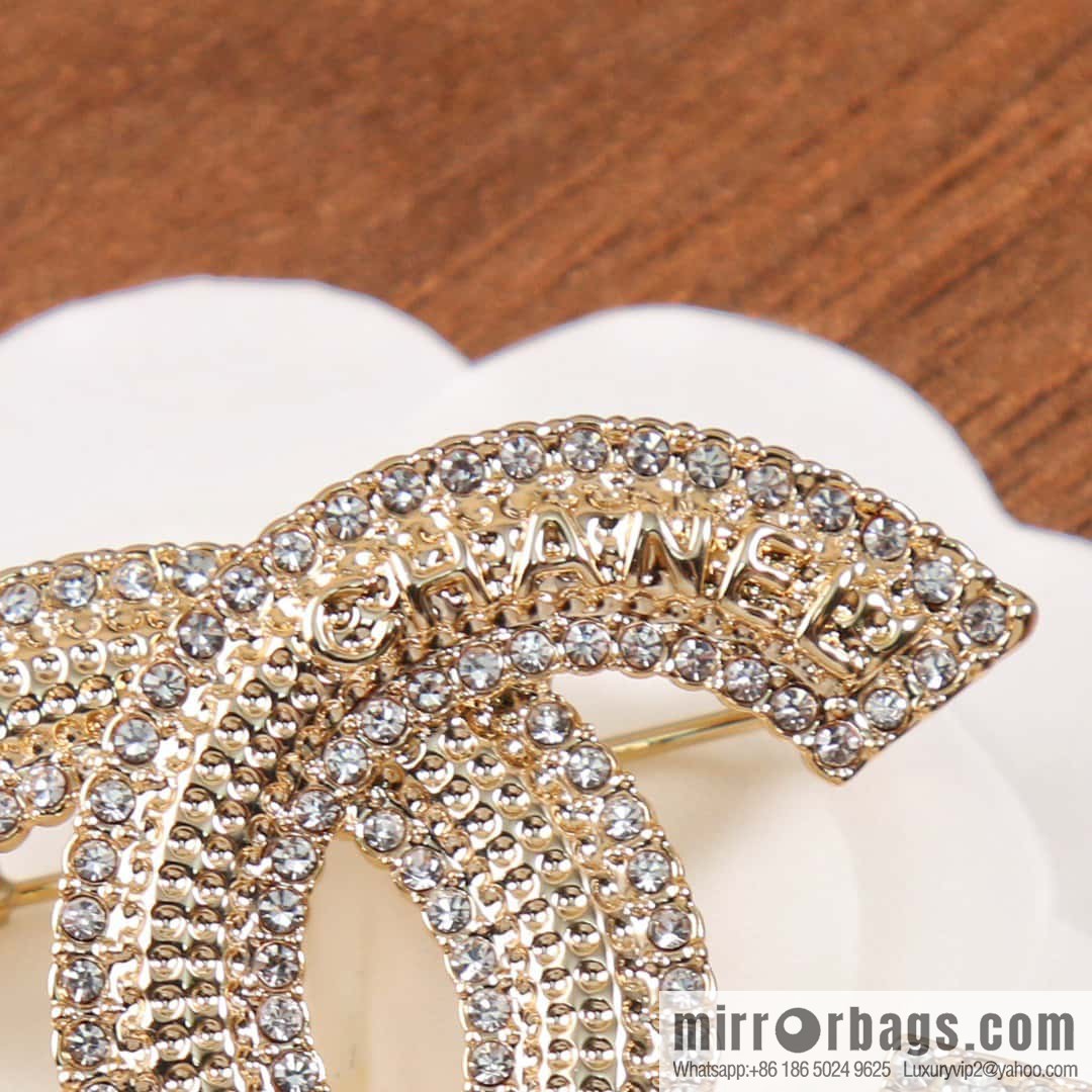 ☀️New ☑️ Chanel Double C with Diamond Letter Brooch ☀️
