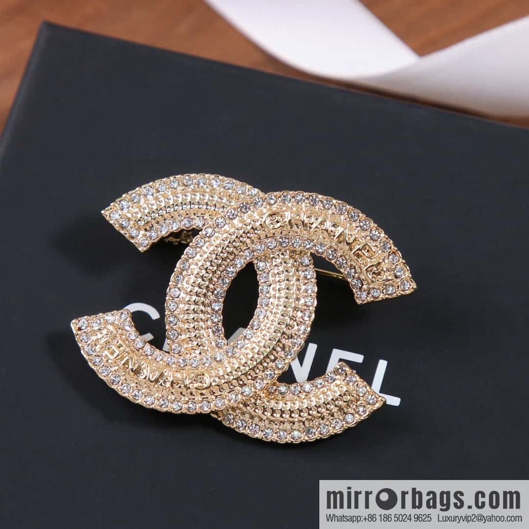 ☀️New ☑️ Chanel Double C with Diamond Letter Brooch ☀️
