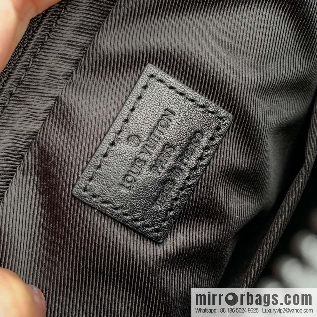 M46694 New TRIO messenger bag for the season