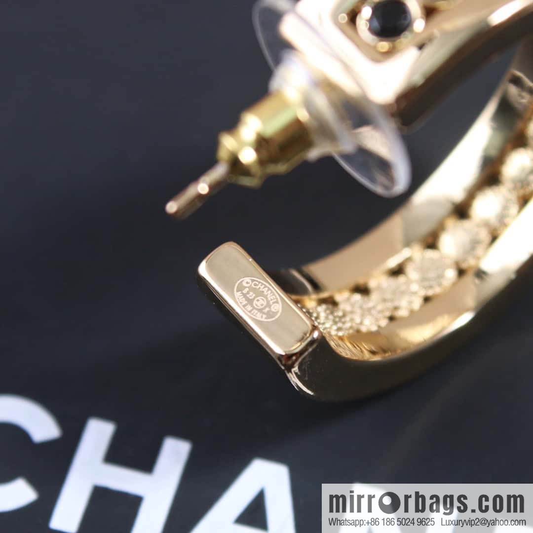 ☀️New ☑️ chanel c1 double c semicircular black diamond stud earrings ☀️