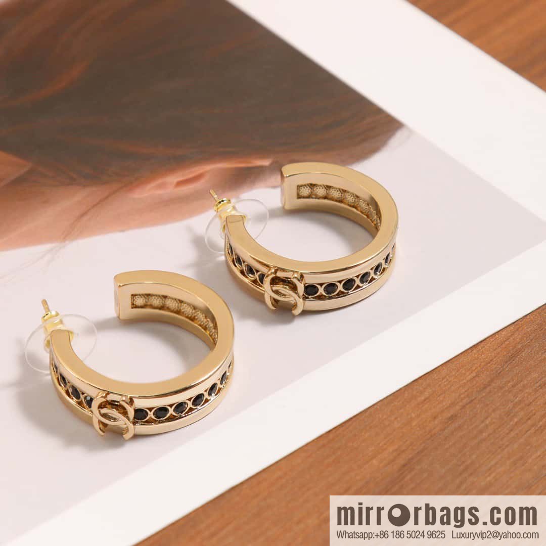 ☀️New ☑️ chanel c1 double c semicircular black diamond stud earrings ☀️