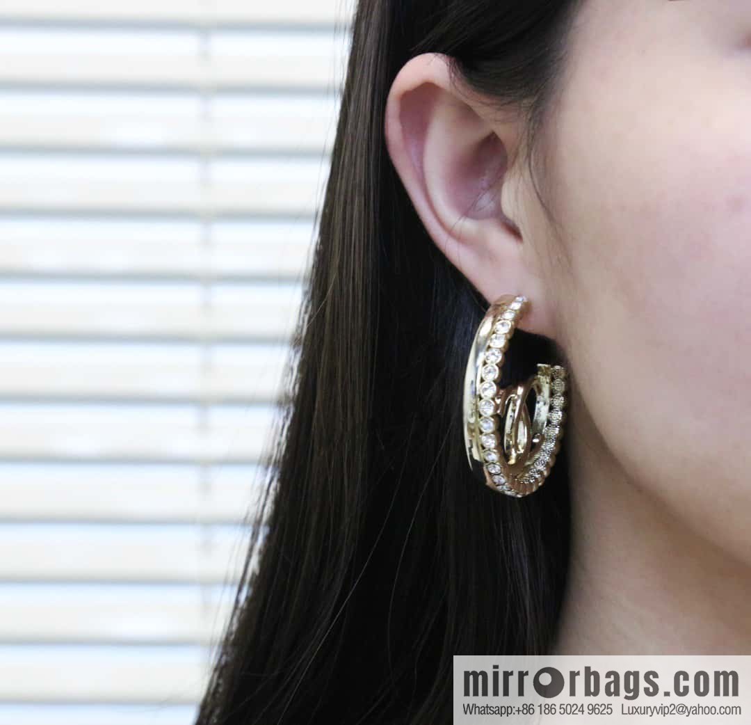 ☀️New ☑️ chanel c1 double c semicircular stud earrings ☀️