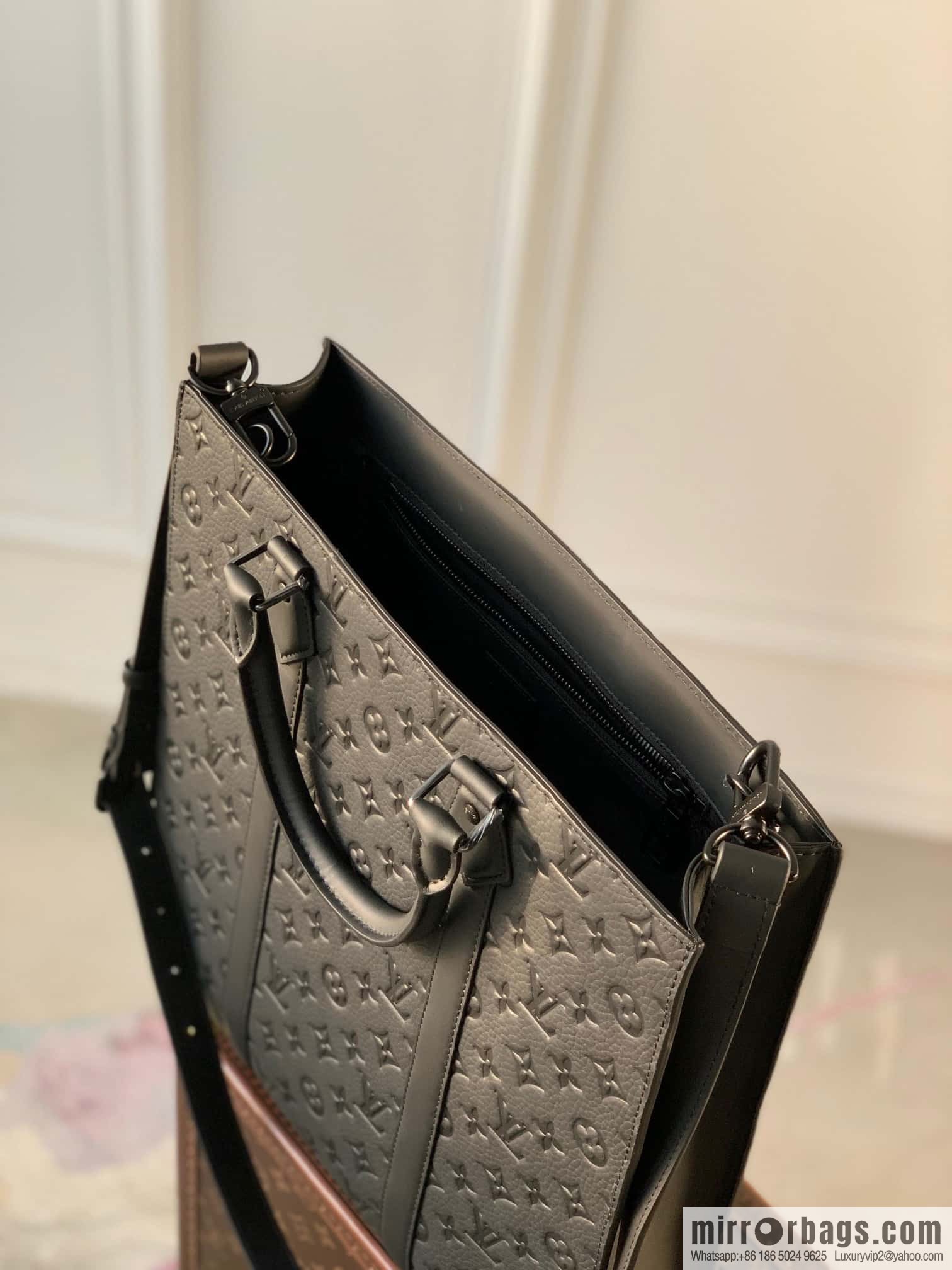 M21866 new SAC PLAT NV handbag for the season
