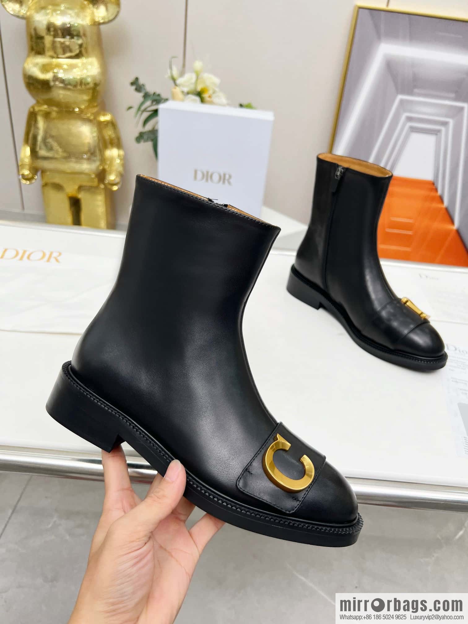 🐰🐰Dior's latest fashion show in early spring haute couture series, metal letter logo hardware buckle short boots