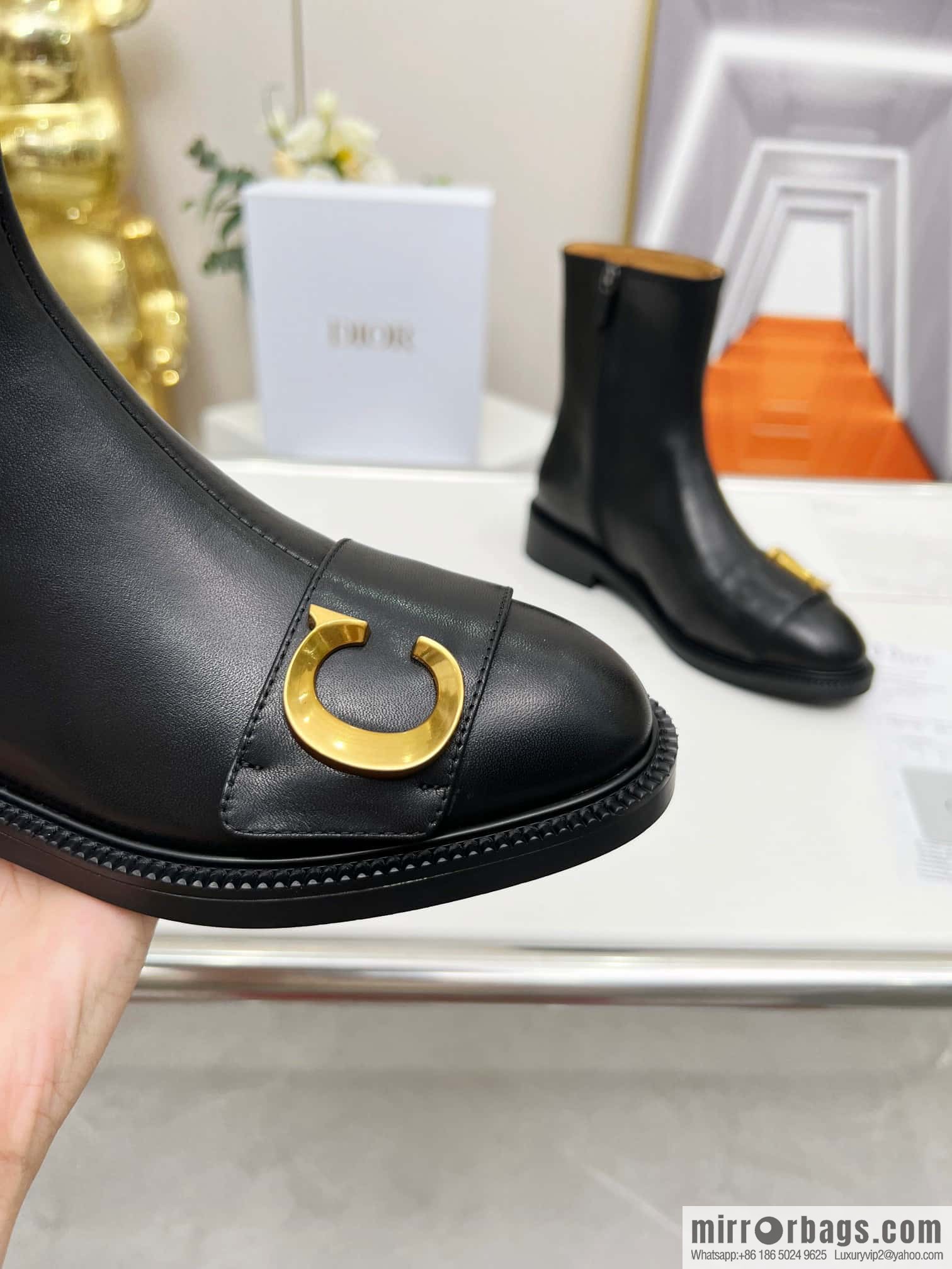 🐰🐰Dior's latest fashion show in early spring haute couture series, metal letter logo hardware buckle short boots