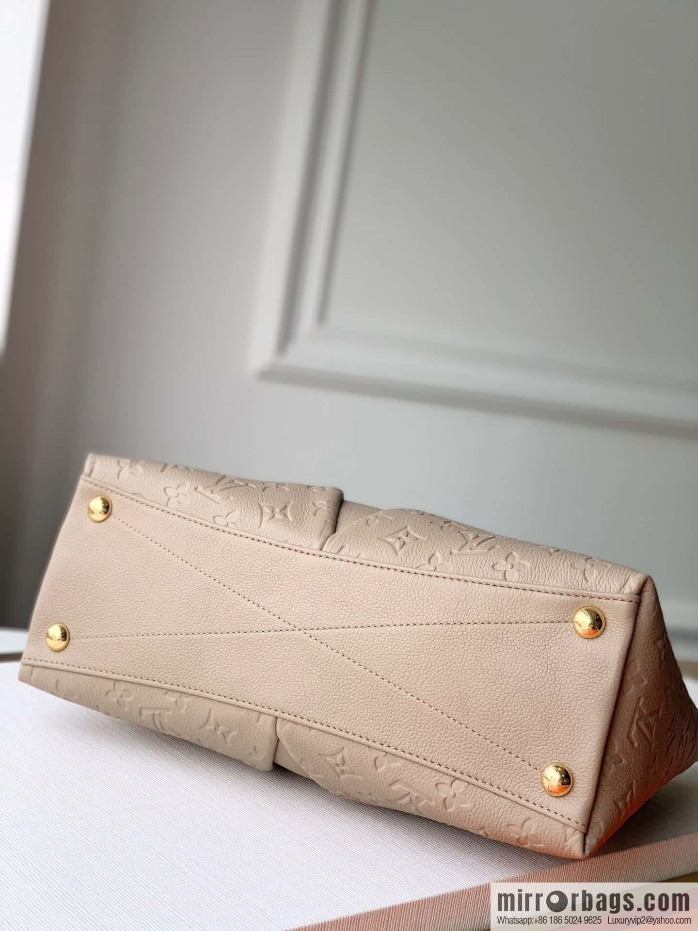 M44422 VTOTE medium handbag