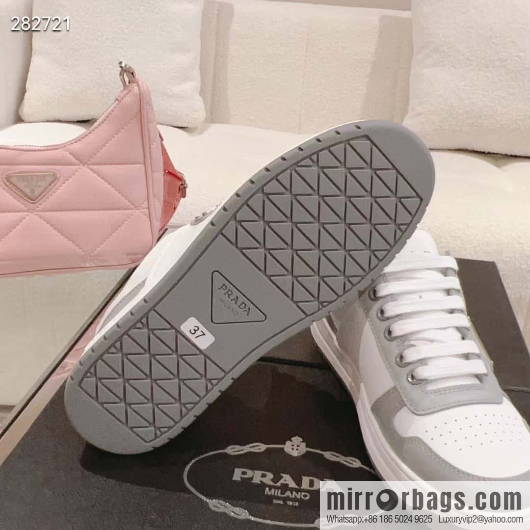🐰🐰Prada ss23 new arrival~ Prada 2023 | New triangular standard couple men's and women's board shoes