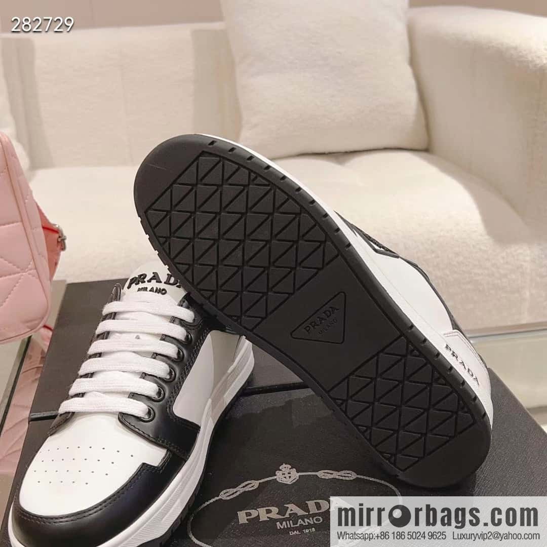 🐰🐰Prada ss23 new arrival~ Prada 2023 | New triangular standard couple men's and women's board shoes