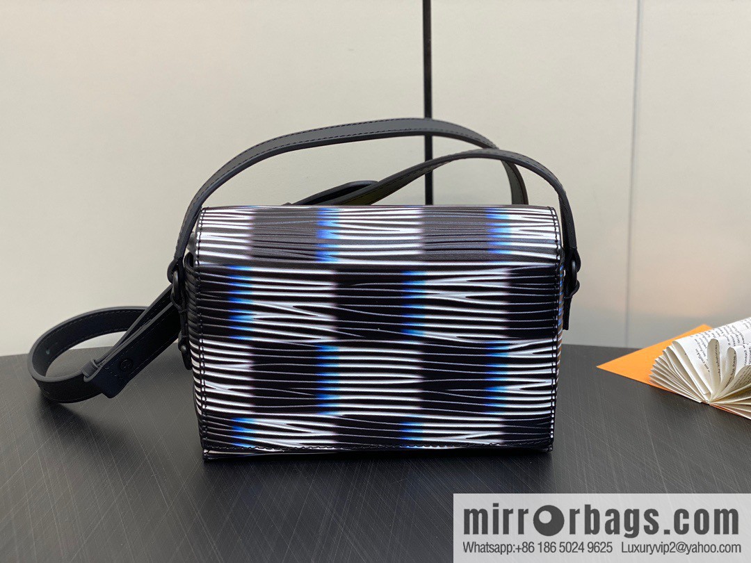 [Boutique‑grade] M82819 night chessboard plaid men's bag full leather epi mailman bag series STEAMER WEARABLE WALLET handbag
