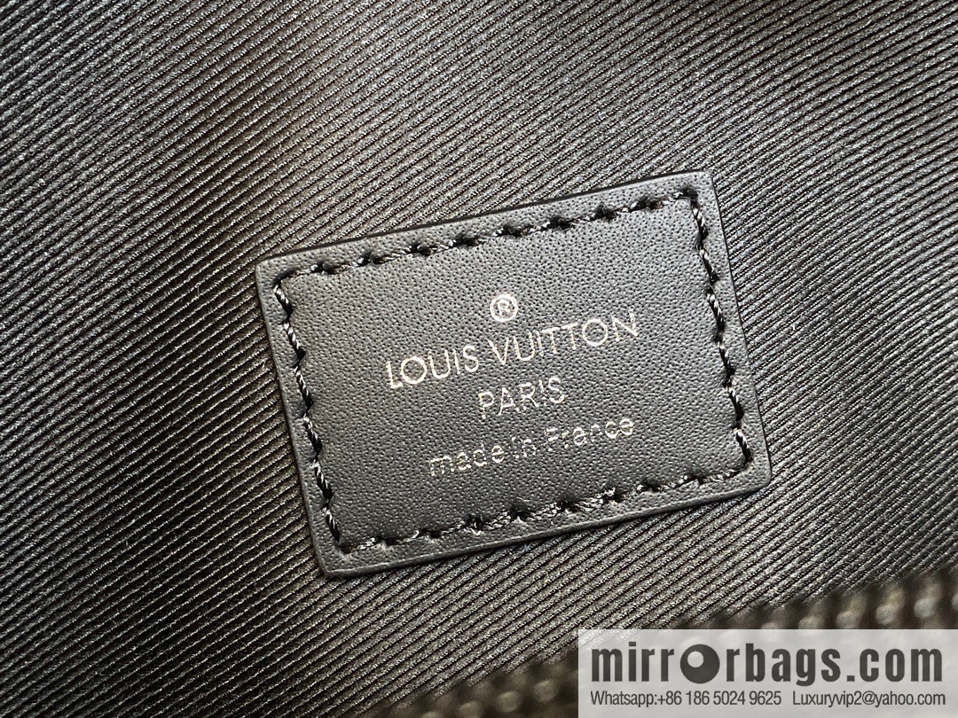[Boutique‑grade] M82819 night chessboard plaid men's bag full leather epi mailman bag series STEAMER WEARABLE WALLET handbag