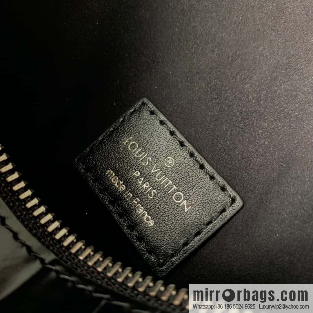 M21477 black crocodile pattern M46358 full leather box bag series M21741 SIDE TRUNK handbag