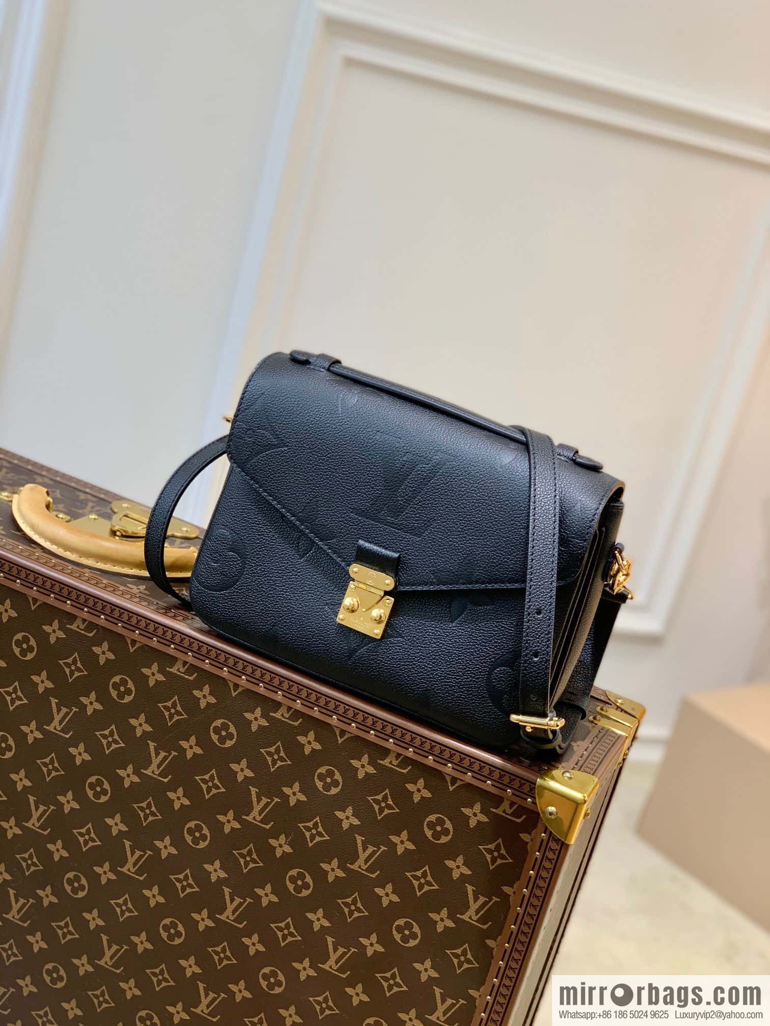 LV top original order M59211 black full leather courier bag Pochette Metis courier bag