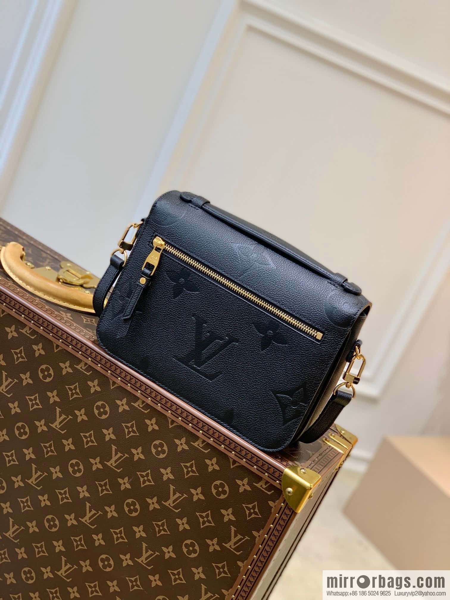 LV top original order M59211 black full leather courier bag Pochette Metis courier bag