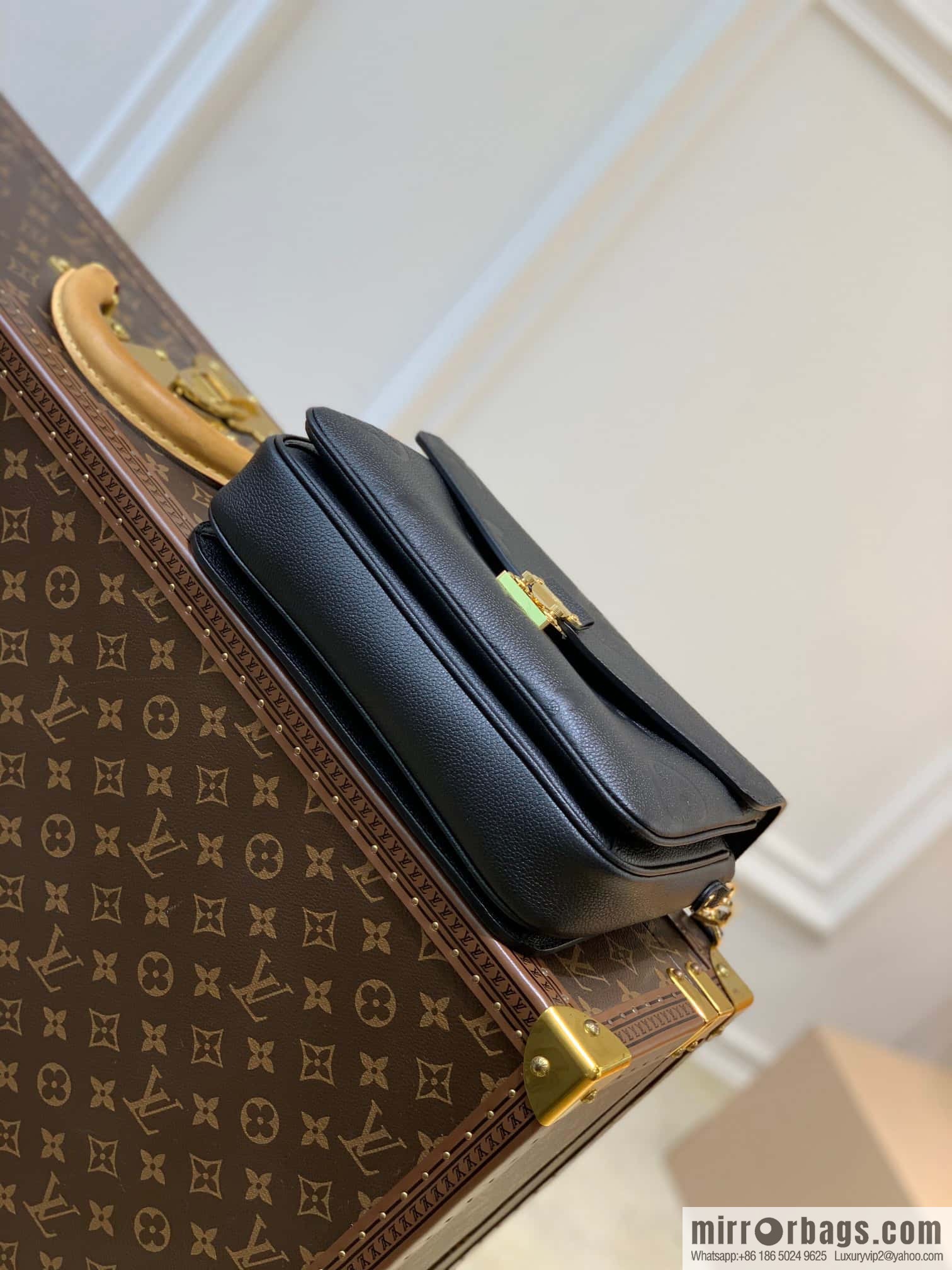 LV top original order M59211 black full leather courier bag Pochette Metis courier bag