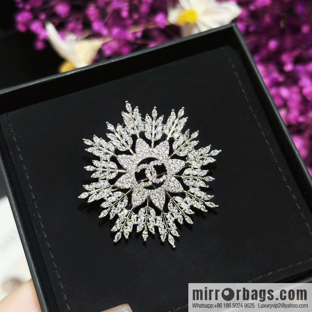 ☀️New ☑️ Chanel Double C Full Diamond Snowflake ❄️ Brooch ☀️