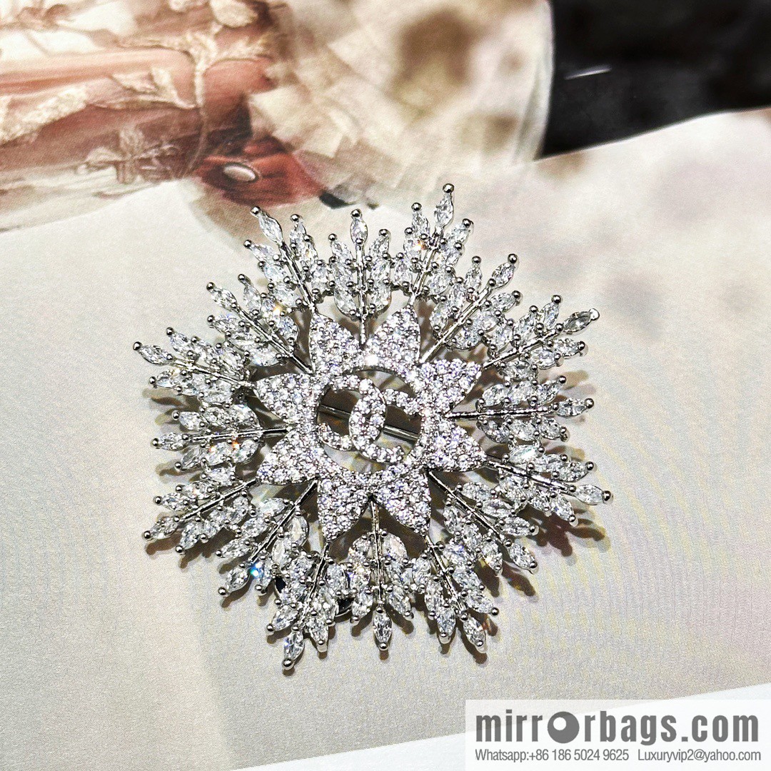 ☀️New ☑️ Chanel Double C Full Diamond Snowflake ❄️ Brooch ☀️
