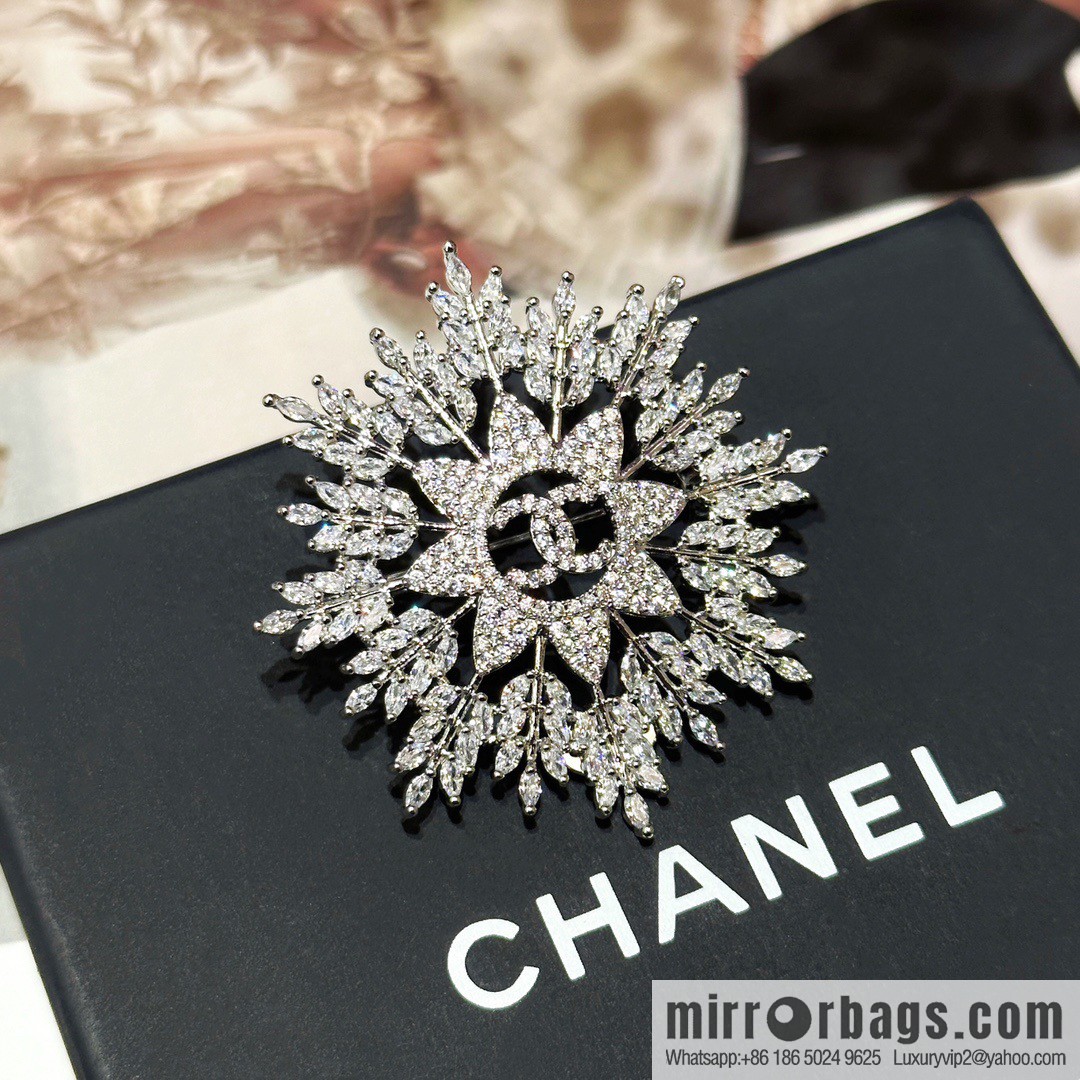 ☀️New ☑️ Chanel Double C Full Diamond Snowflake ❄️ Brooch ☀️