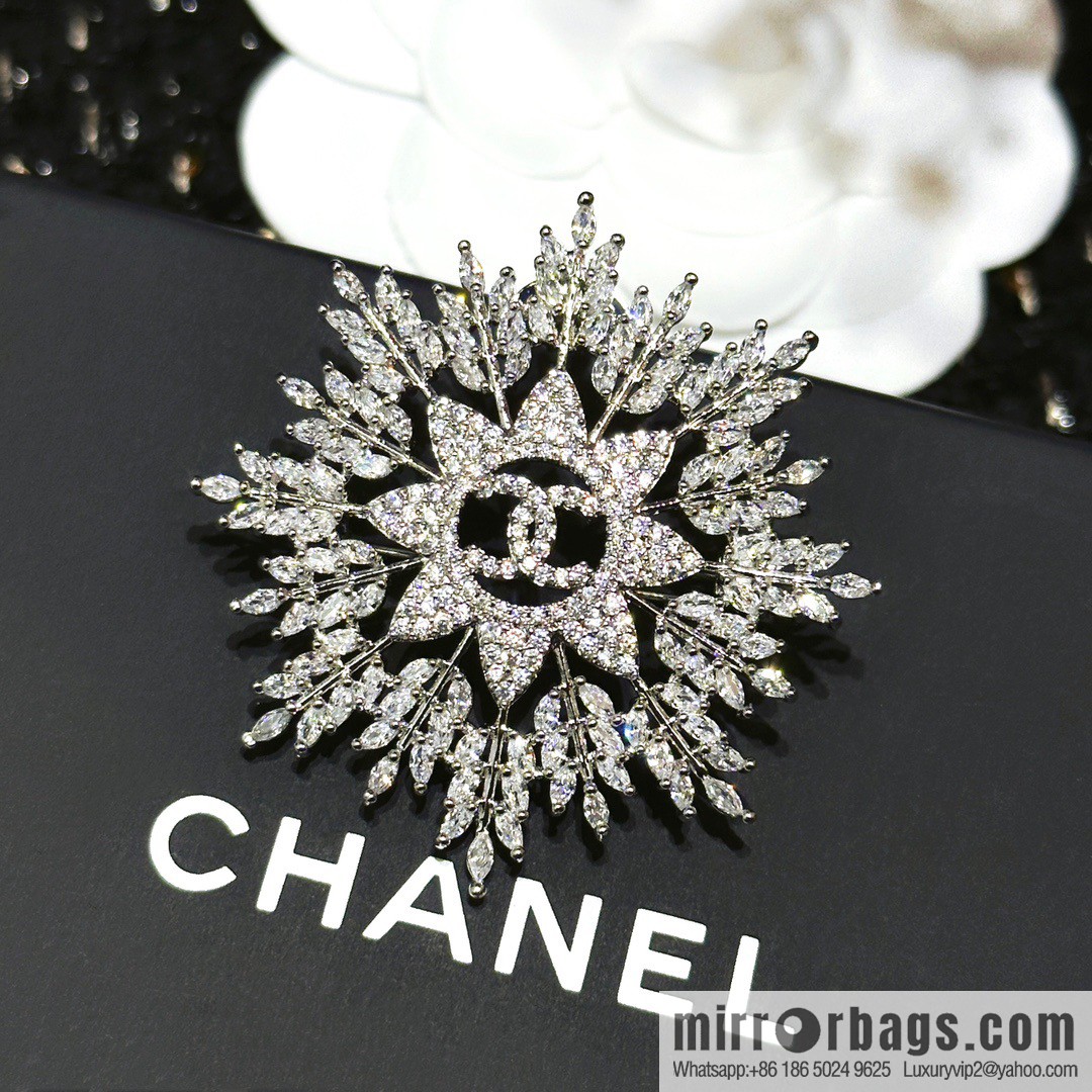 ☀️New ☑️ Chanel Double C Full Diamond Snowflake ❄️ Brooch ☀️