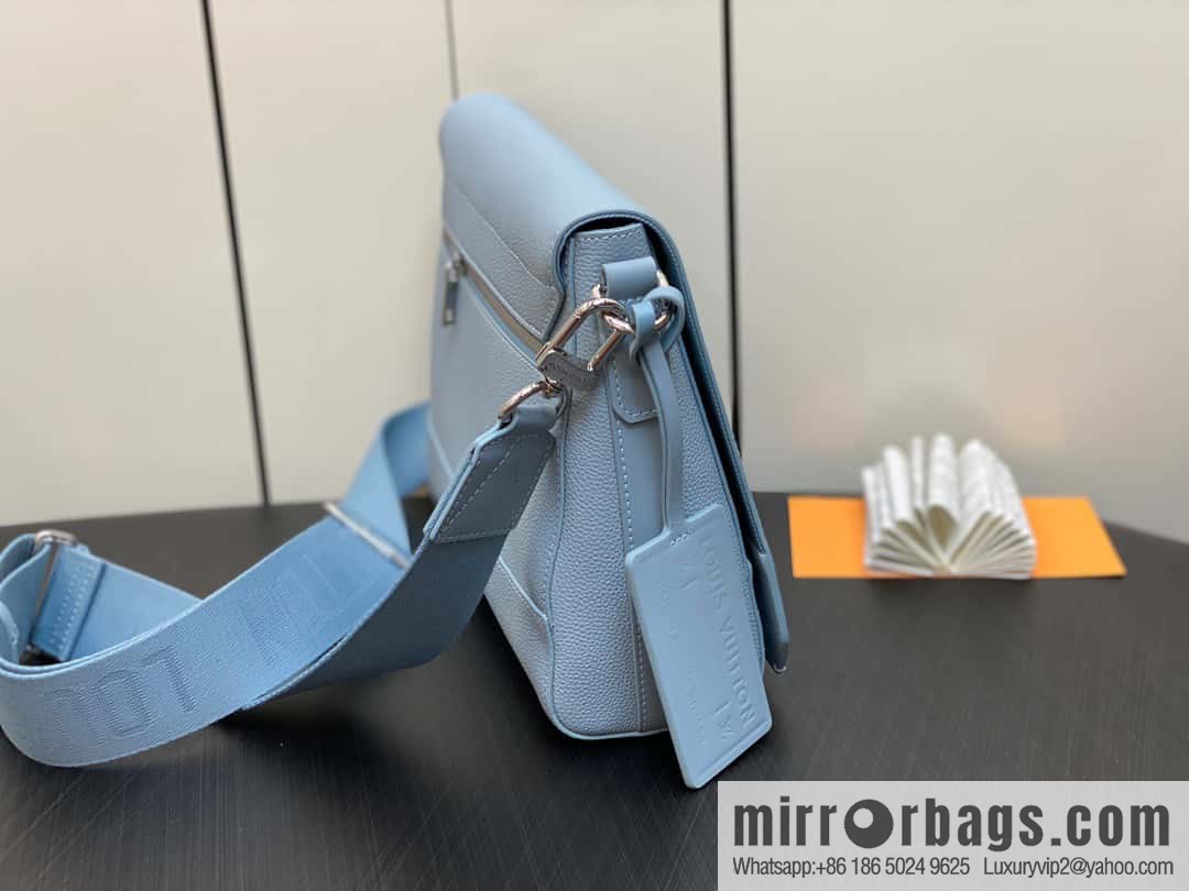 [Boutique‑grade] M22505 light blue, full leather men's bag messenger bag series Takeoff messenger bag