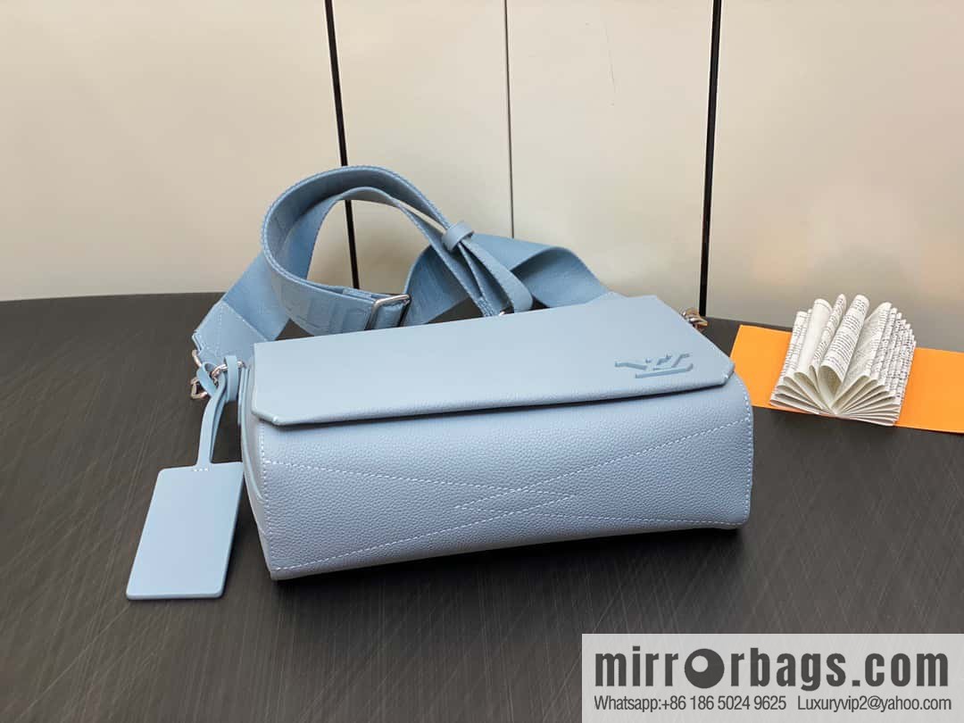 [Boutique‑grade] M22505 light blue, full leather men's bag messenger bag series Takeoff messenger bag