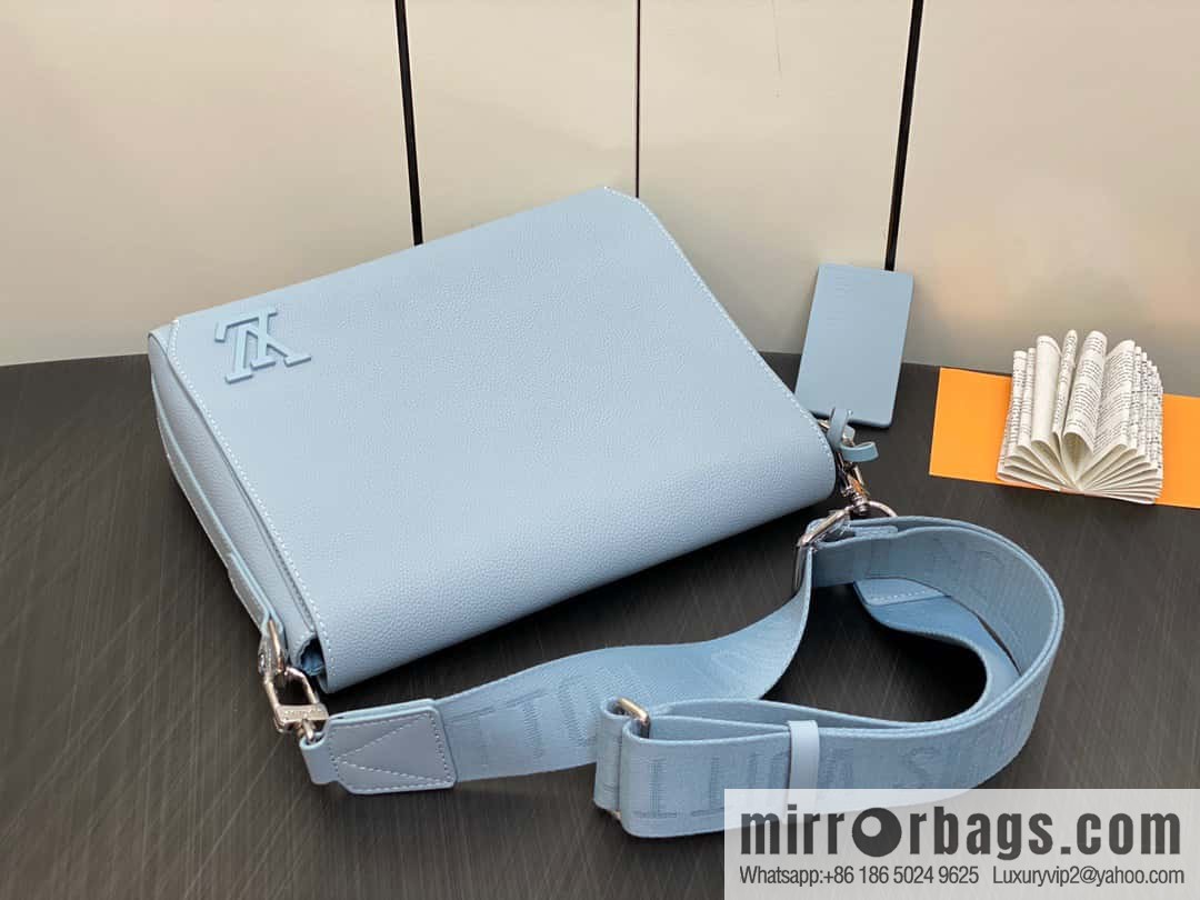 [Boutique‑grade] M22505 light blue, full leather men's bag messenger bag series Takeoff messenger bag