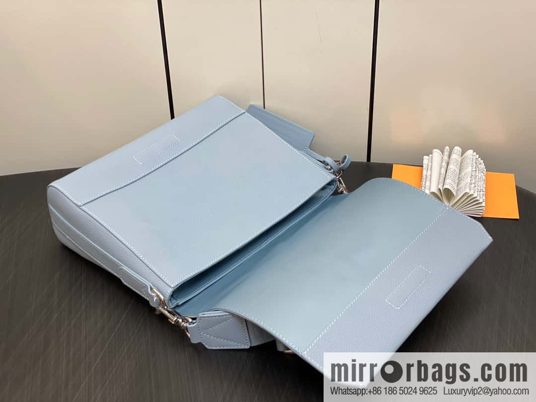 [Boutique‑grade] M22505 light blue, full leather men's bag messenger bag series Takeoff messenger bag